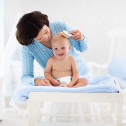 Haarpflege für Babys: 5 Tipps