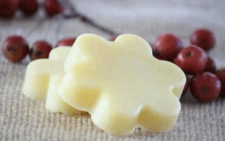 Feste Handcreme in Form einer Blume für hausgemachte Handcremes.