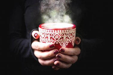 5 heiße und kalte Getränke zur Linderung von Halsschmerzen