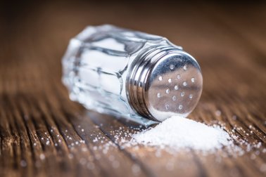 Salzkonsum reduzieren für gesunde Gelenke