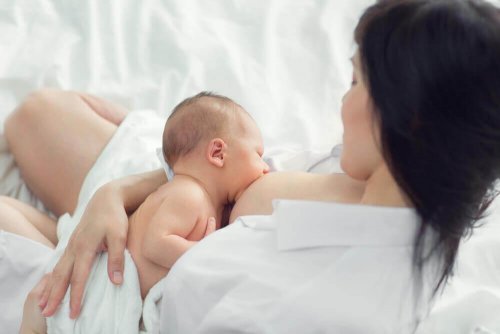 Baby stillen - Mutter - Kind