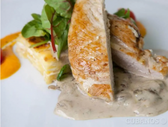 Probiere dieses Rezept: Hähnchen in Käsesoße