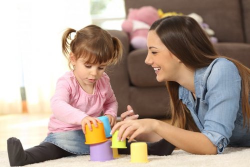 Wie wähle ich den Richtigen Babysitter? Grundlegende Tipps 