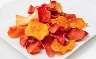 Chips aus Aubergine und anderem Gemüse