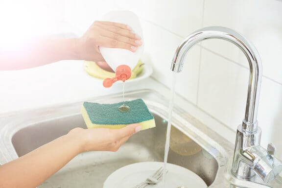 5 Tipps, um den Küchenschwamm zu desinfizieren