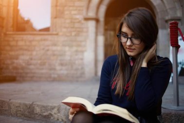 Lesen hat viele Vorteile für die Gesundheit!
