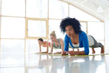 Bauch durch Liegestützen stärken