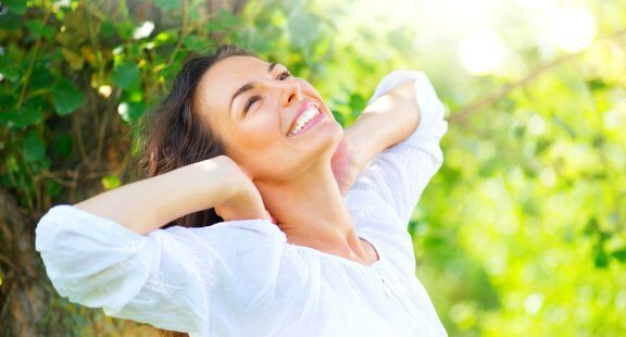 5 Naturmittel, um malträtiertes Haar zu pflegen