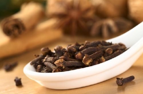 Der Duft von Nelken neutralisiert schlechte Gerüche