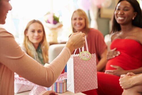 Babyparty mit Freunden