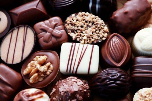 Verschiedene Sorten an Schokolade, die Säurereflux auslösen.