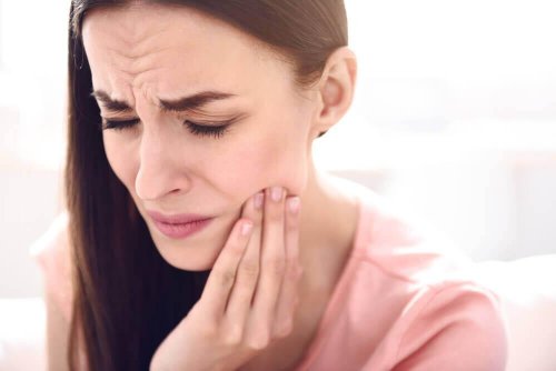 Zahnschmerzen loswerden - Frau