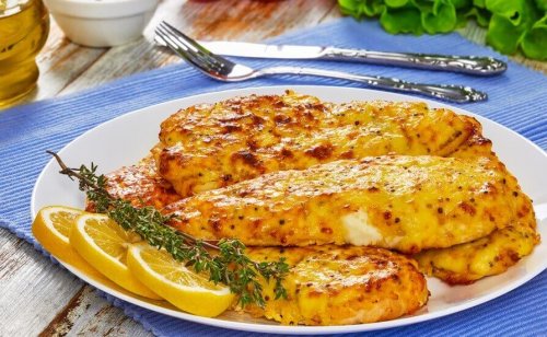 Geflügel, wie Huhn und Pute, liefern mageres Eiweiß