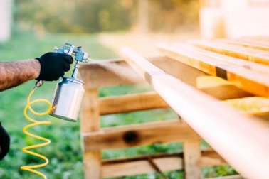 So bringt Farbspray neuen Wind in deine Wohnung