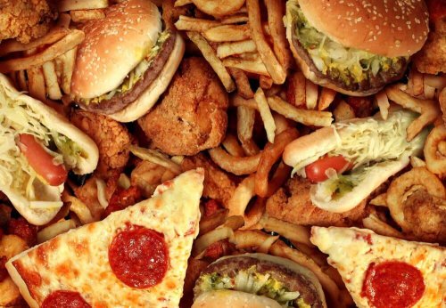 Fastfood und verarbeitete Speisen enthalten Transfette