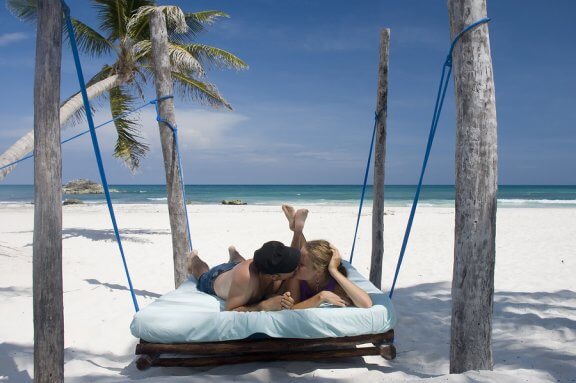 Wie man ein Reiseziel für die Flitterwochen wählt