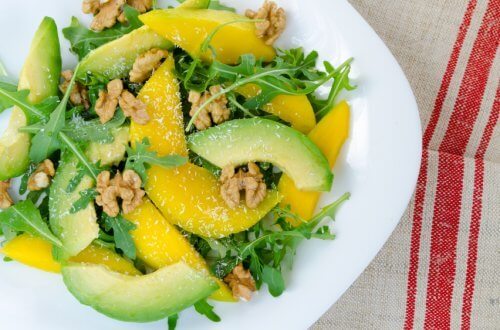 Gemischter Salat mit Mango