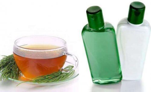 4 natürliche Shampoos, die du zuhause herstellen kannst