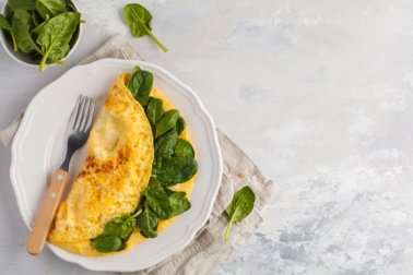 Omelette mit Spinat, Chia und Spirulina