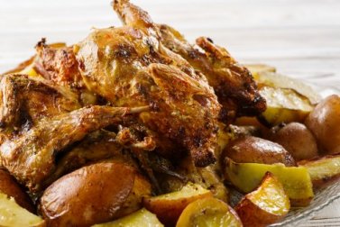 Leckeres Rezept für Rothuhn in Wein