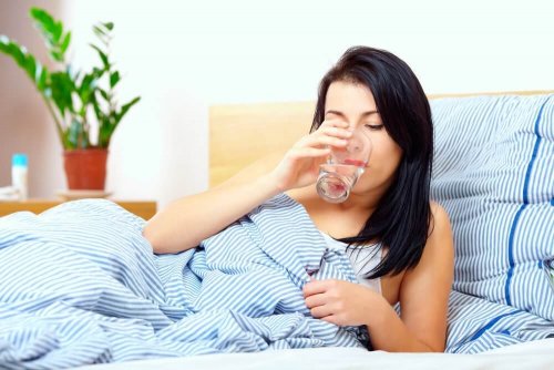 Viel Wasser trinken, um sich von der Harnblasenentzündung zu erholen