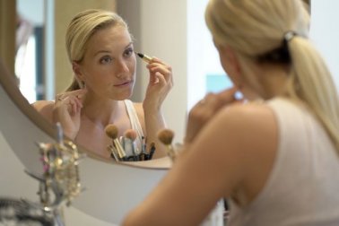 Junge Haut mit 40: Pflegetipps