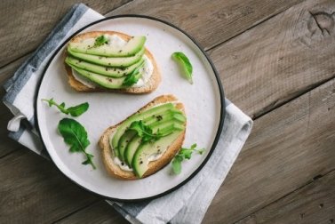 Veganer Käse aus Avocado mit Oregano: lecker und gesund!