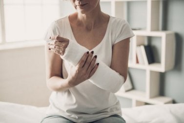 Gips und Schiene: Verwendung und Pflege
