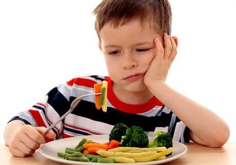 Kind hat keine Lust auf Gemüse