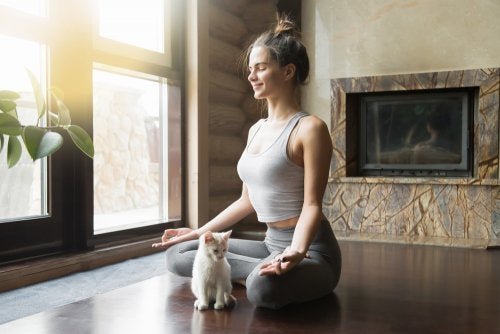 Lumbaler Rückenschmerz: Praktiziere Yoga!