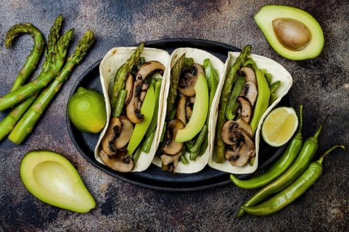 Veganertacos mit Avocado und Champignons