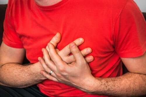 Brustschmerzen beim Husten: mögliche Ursachen