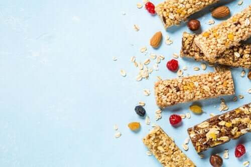 Gesunde Riegel aus Kernen und Saaten selber machen