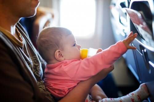 Reisen mit dem Baby: Tipps und Tricks