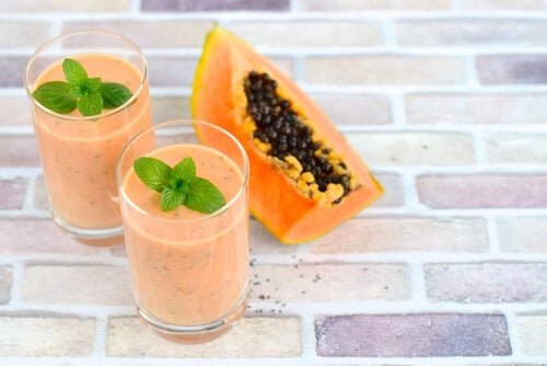 Smoothies mit Papaya und Kefir