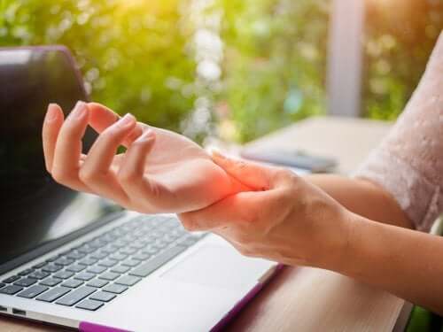 Arthritis der Hand: 5 Tipps zur Vorbeugung