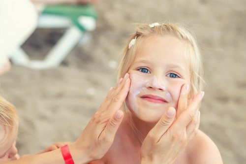 Die Hautpflege bei Kindern im Sommer