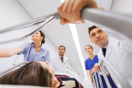 Addison im Krankhenhaus behandeln