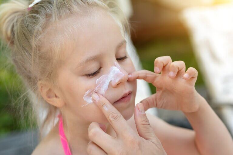 Wie wichtig ist die Hautpflege bei Kindern im Sommer?