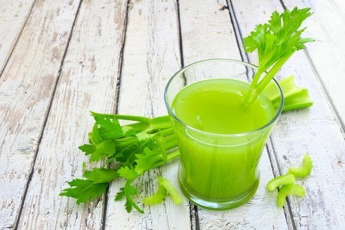 Selleriesaft zum Abnehmen: Vorteile und Gegenanzeigen