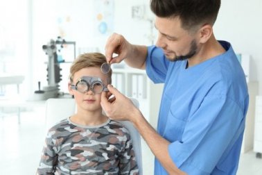 Sehbeschwerden bei kleinen Kindern: Wie kann man sie erkennen?