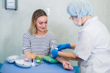 Wie oft sollte eine Blutuntersuchung durchgeführt werden?
