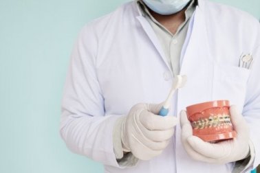 Zahnpflege mit Zahnspange: 7 nützliche Tipps
