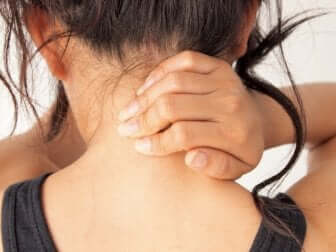 Frau mit Myasthenia gravis