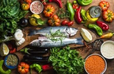 gesunde Abnehmdiäten mit Fisch und Gemüse