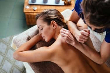 Therapeutische Massagen: verschiedene Techniken