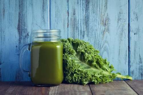 Vitaminreiche Gemüsecremesuppe aus Grünkohl und Spinat
