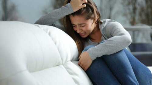 Frau hat obsessive Gedanken