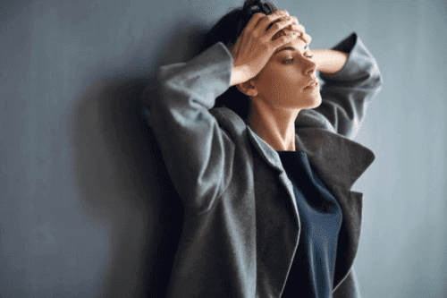 Frau mit Angststörungen