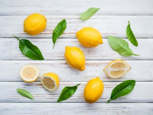 Die wunderbaren Eigenschaften der Zitrone und zwei Hausmittel